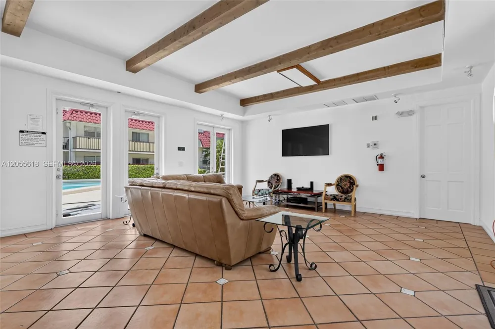 6709 Kendall Dr #220 Pinecrest, FL 33156