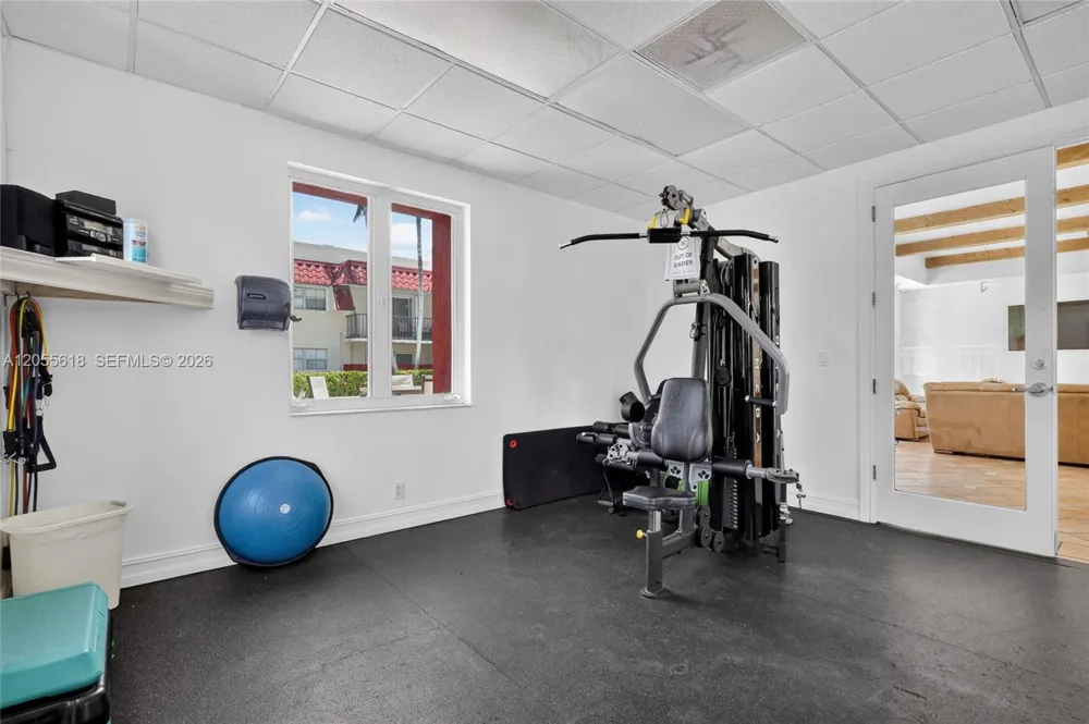 6709 Kendall Dr #220 Pinecrest, FL 33156