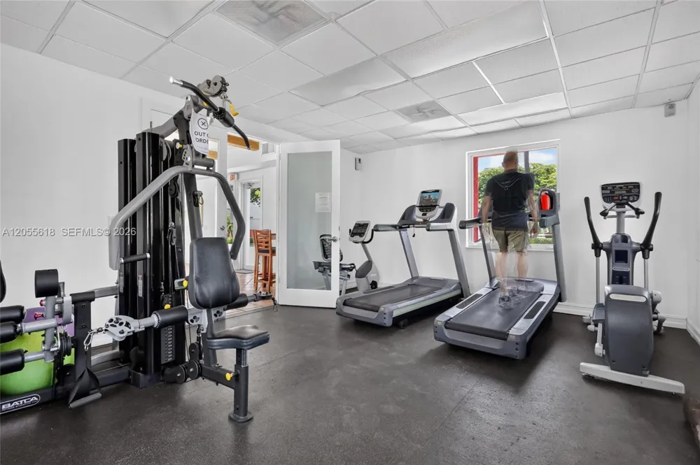6709 Kendall Dr #220 Pinecrest, FL 33156