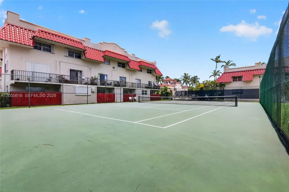 6709 Kendall Dr #220 Pinecrest, FL 33156