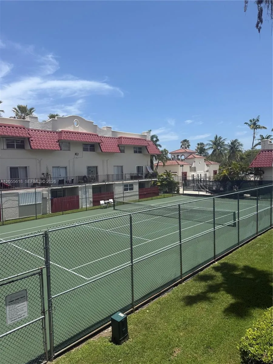 6709 Kendall Dr #220 Pinecrest, FL 33156