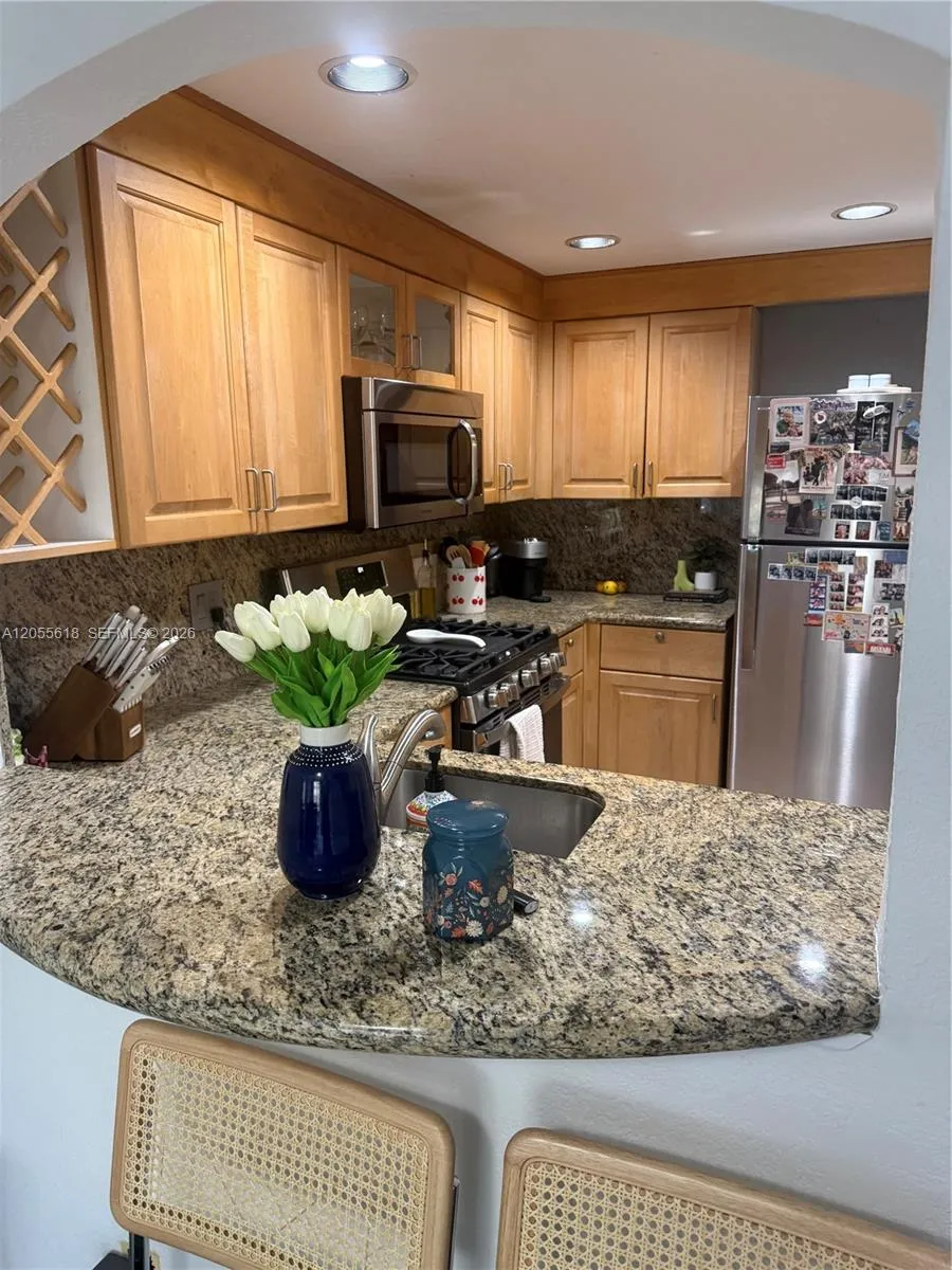 6709 Kendall Dr #220 Pinecrest, FL 33156