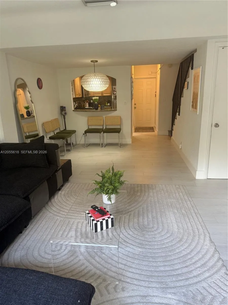 6709 Kendall Dr #220 Pinecrest, FL 33156