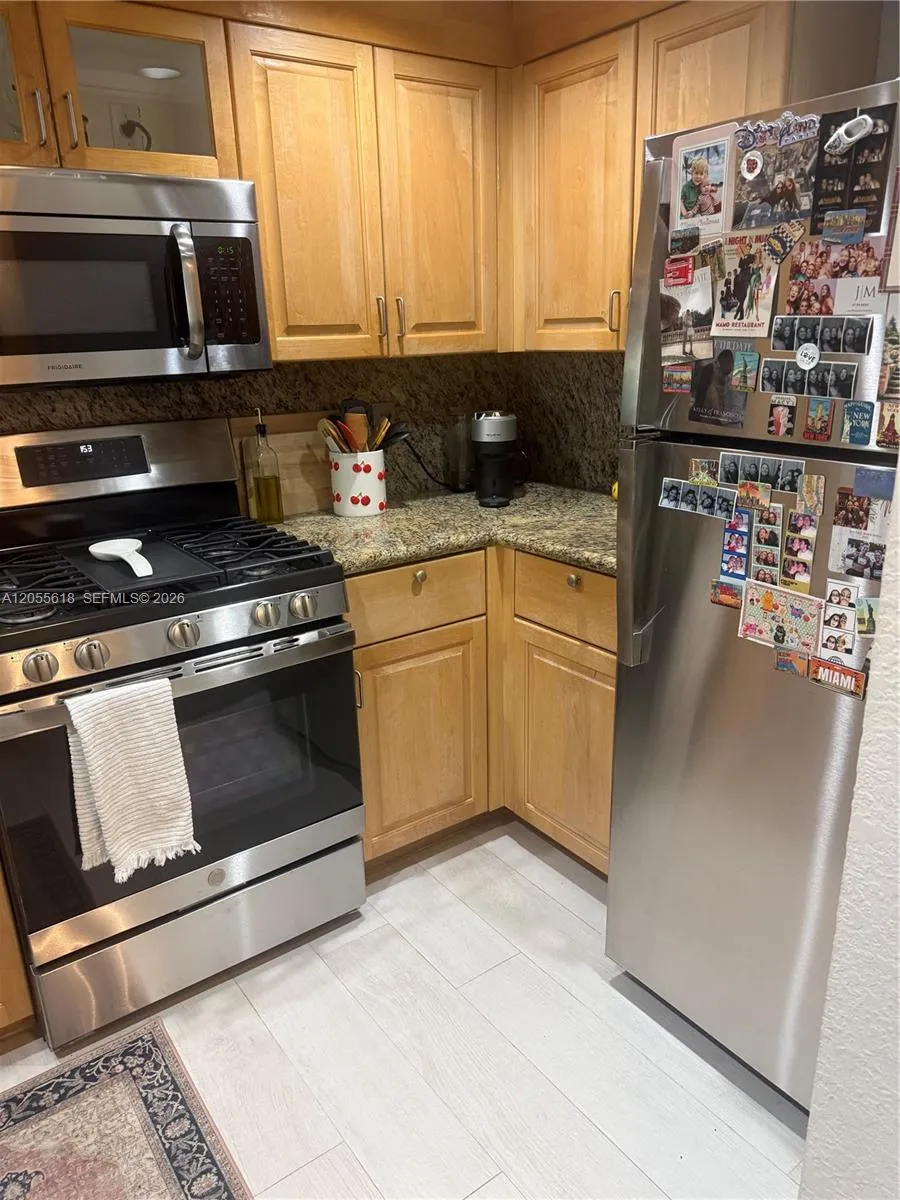 6709 Kendall Dr #220 Pinecrest, FL 33156