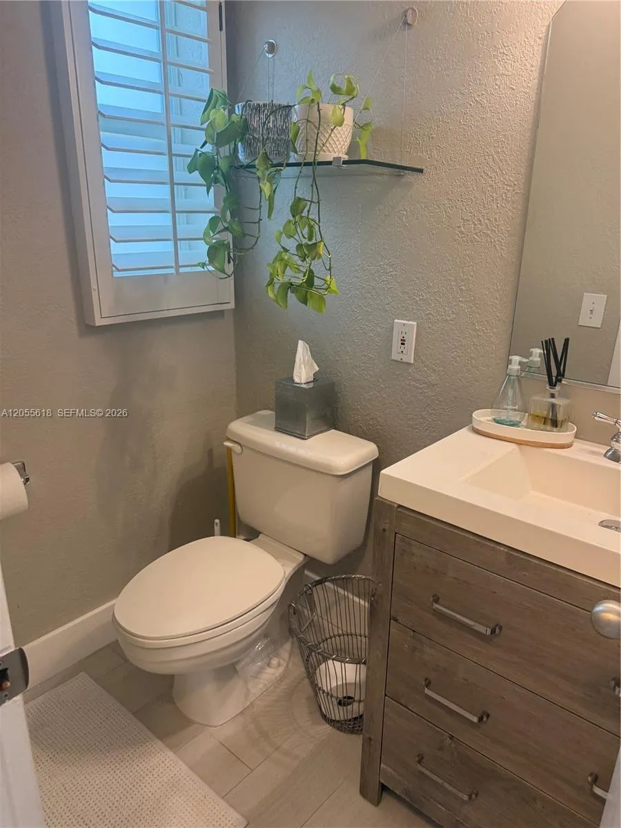 6709 Kendall Dr #220 Pinecrest, FL 33156