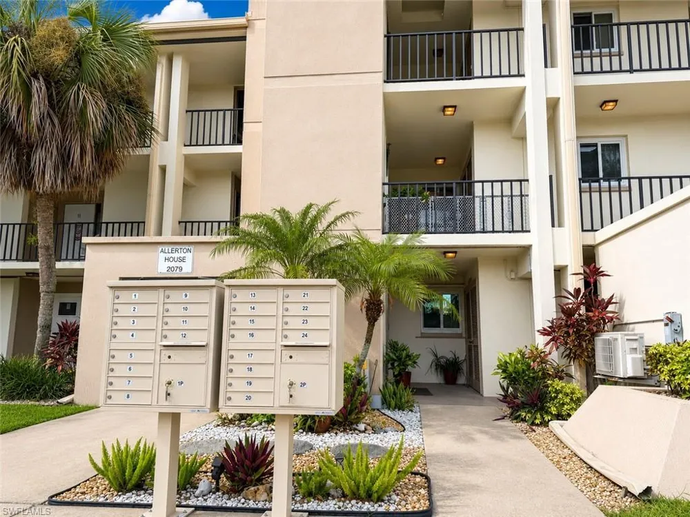2079 Barkeley Lane #13 Fort Myers, FL 33907