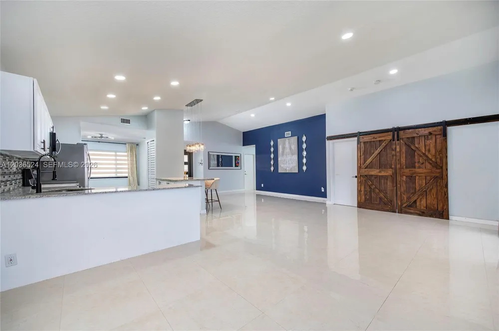 8724 NW 149th Ter Miami Lakes, FL 33018