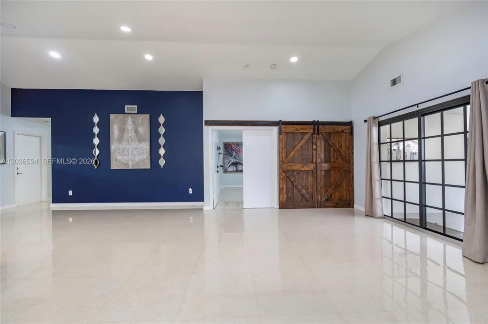 8724 NW 149th Ter Miami Lakes, FL 33018