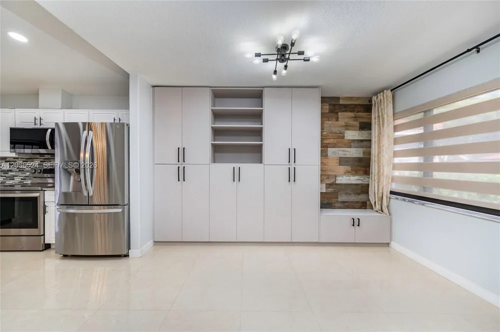 8724 NW 149th Ter Miami Lakes, FL 33018