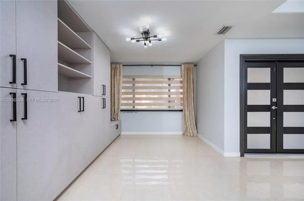 8724 NW 149th Ter Miami Lakes, FL 33018