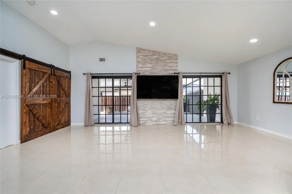 8724 NW 149th Ter Miami Lakes, FL 33018