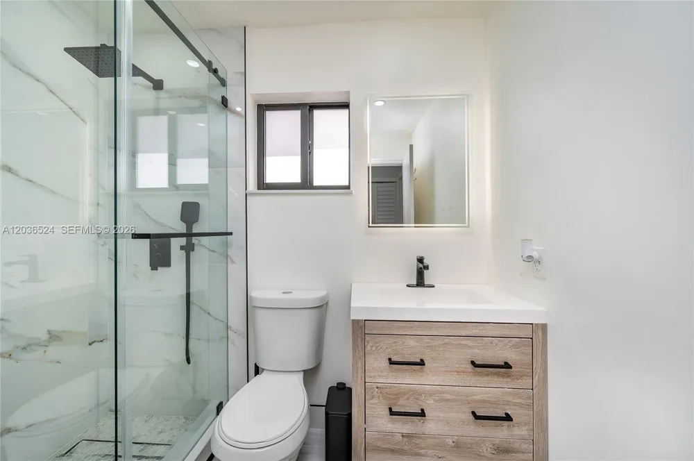 8724 NW 149th Ter Miami Lakes, FL 33018