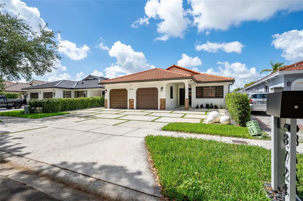 8724 NW 149th Ter Miami Lakes, FL 33018