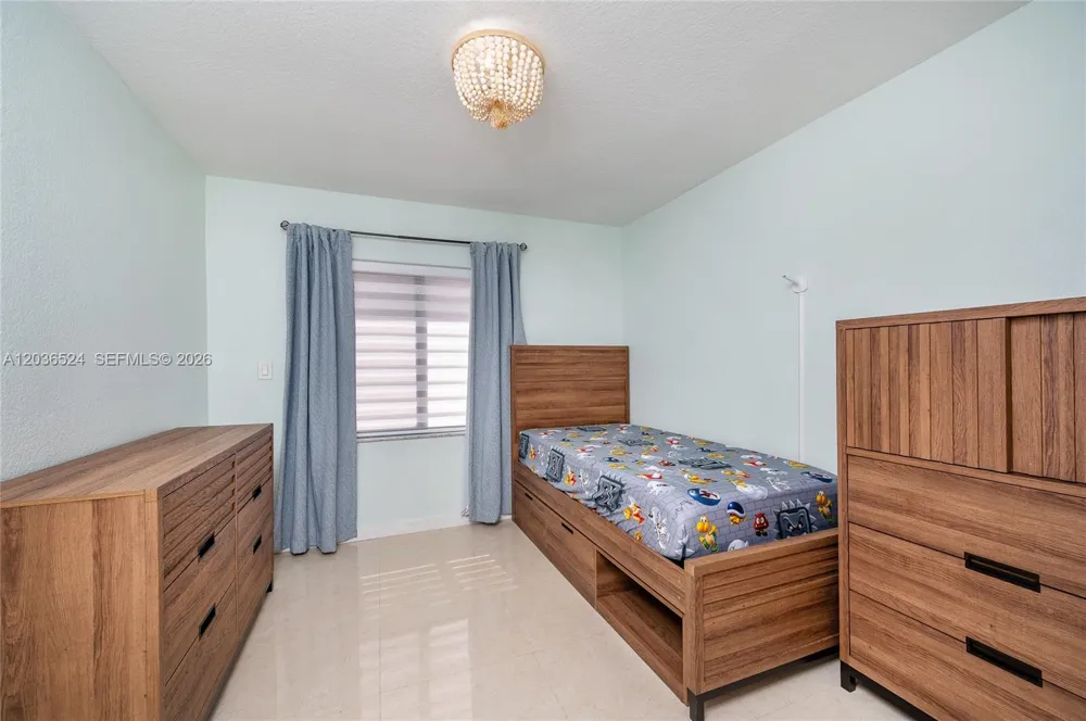 8724 NW 149th Ter Miami Lakes, FL 33018