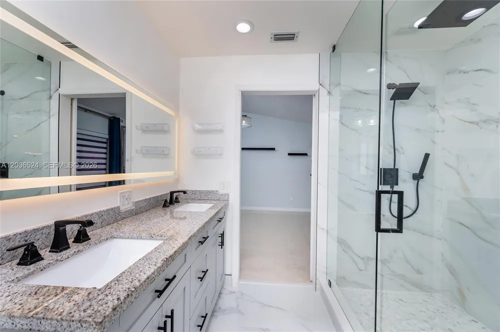 8724 NW 149th Ter Miami Lakes, FL 33018