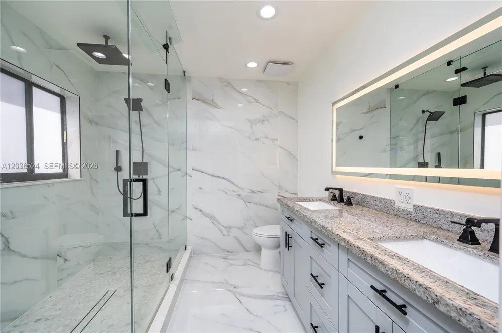 8724 NW 149th Ter Miami Lakes, FL 33018