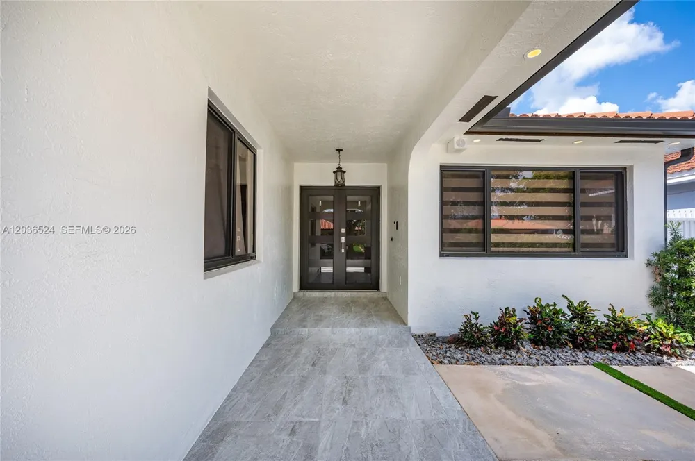 8724 NW 149th Ter Miami Lakes, FL 33018