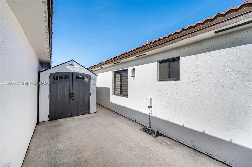 8724 NW 149th Ter Miami Lakes, FL 33018