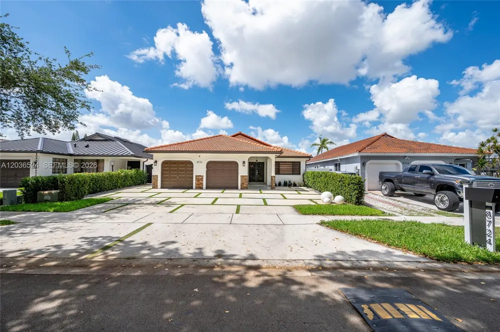 8724 NW 149th Ter Miami Lakes, FL 33018