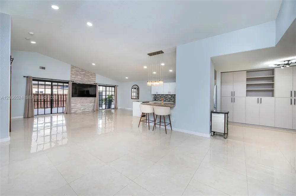 8724 NW 149th Ter Miami Lakes, FL 33018
