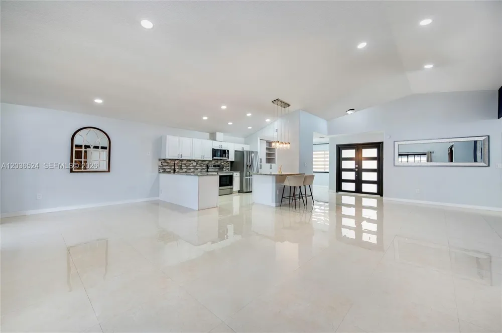8724 NW 149th Ter Miami Lakes, FL 33018