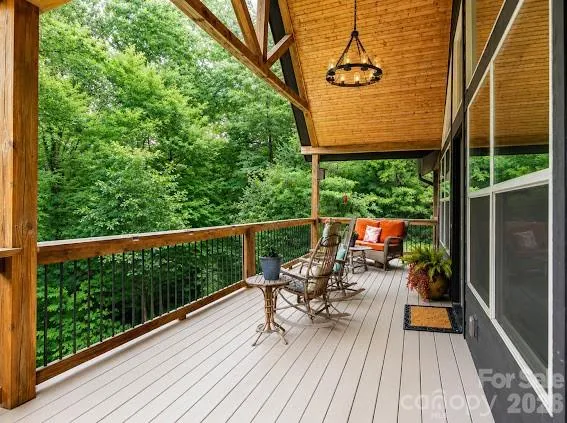 77 E Lake Dr East Lake Drive #18 Fairview, NC 28730