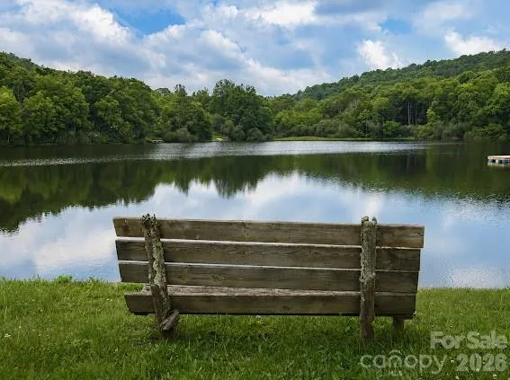 77 E Lake Dr East Lake Drive #18 Fairview, NC 28730