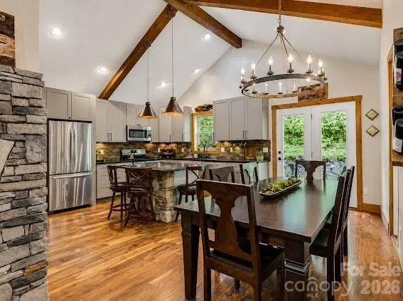 77 E Lake Dr East Lake Drive #18 Fairview, NC 28730