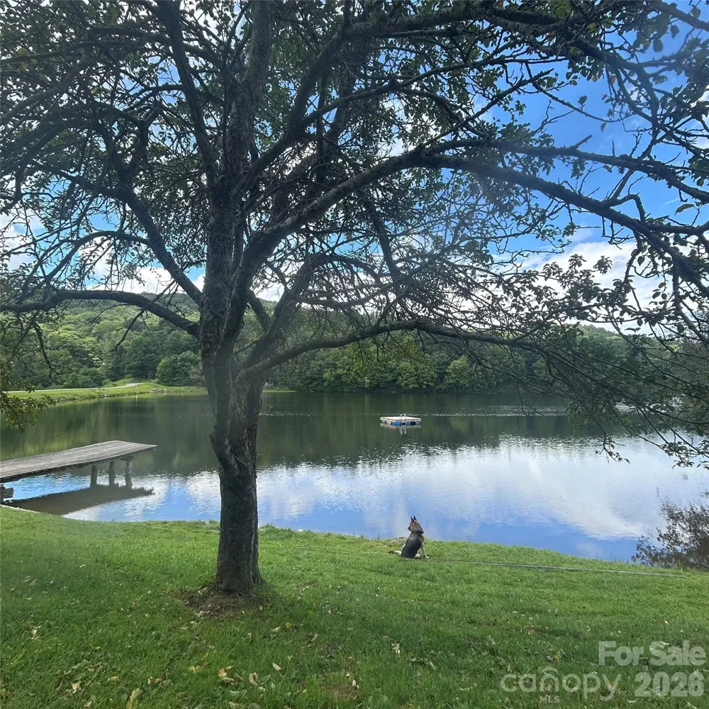 77 E Lake Dr East Lake Drive #18 Fairview, NC 28730