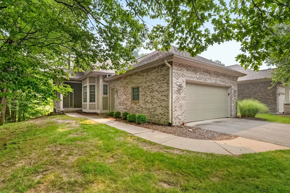 1718 Big Timber Court NE Grand Rapids, MI 49505