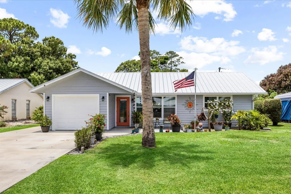215 19th Avenue Vero Beach, FL 32962
