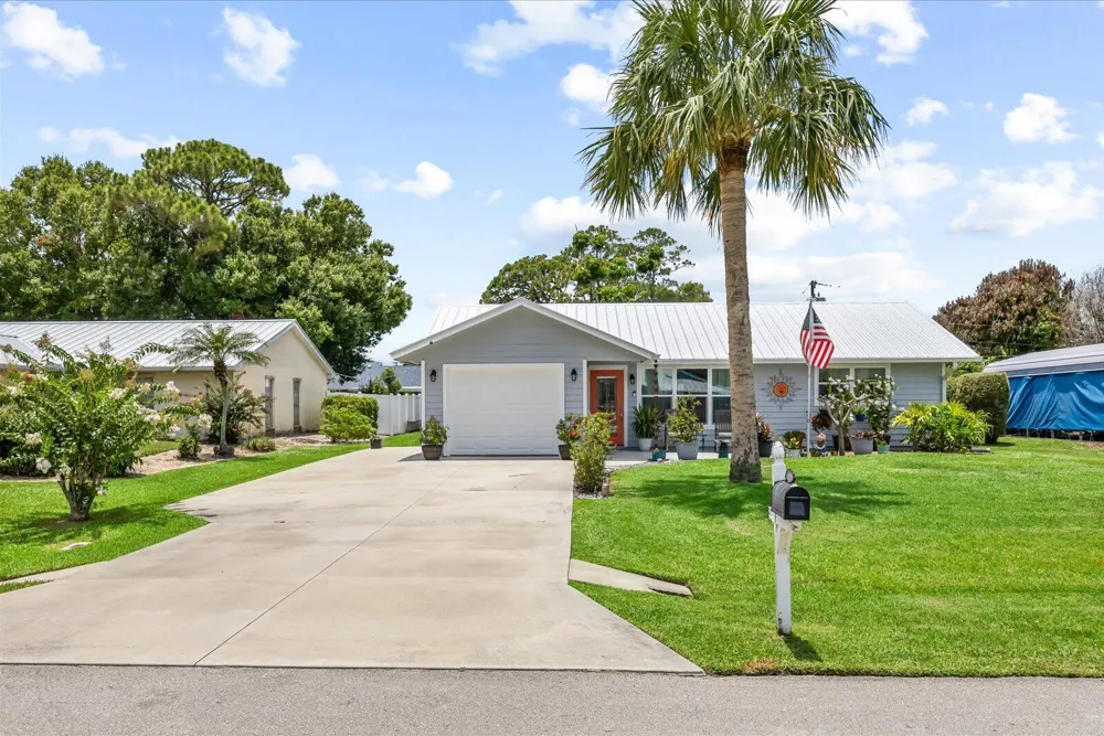 215 19th Avenue Vero Beach, FL 32962