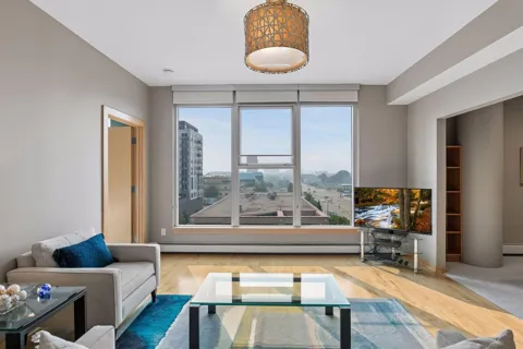 215 10th Avenue S #637