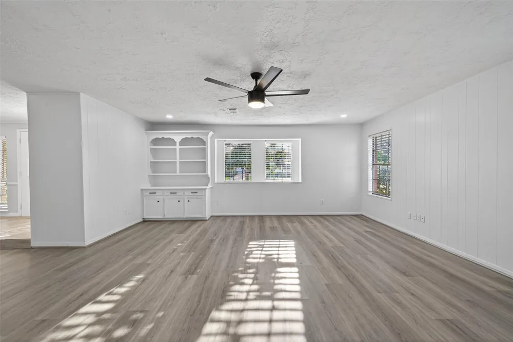 6038 Greenmont Drive Houston, TX 77092
