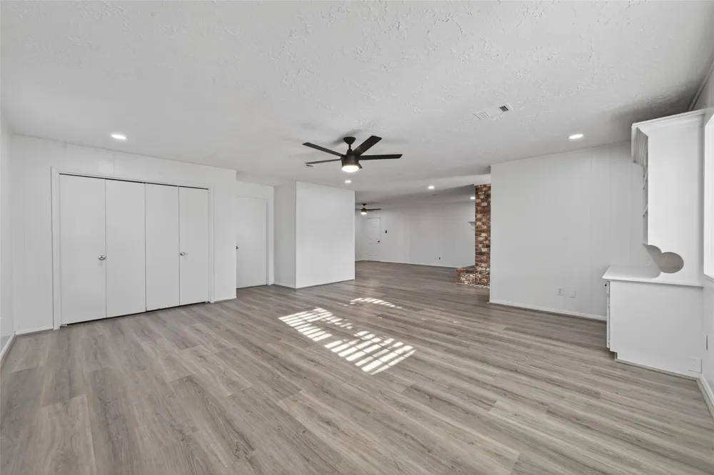 6038 Greenmont Drive Houston, TX 77092