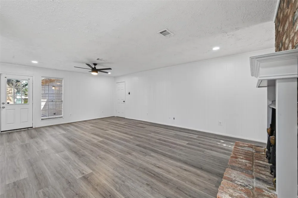 6038 Greenmont Drive Houston, TX 77092