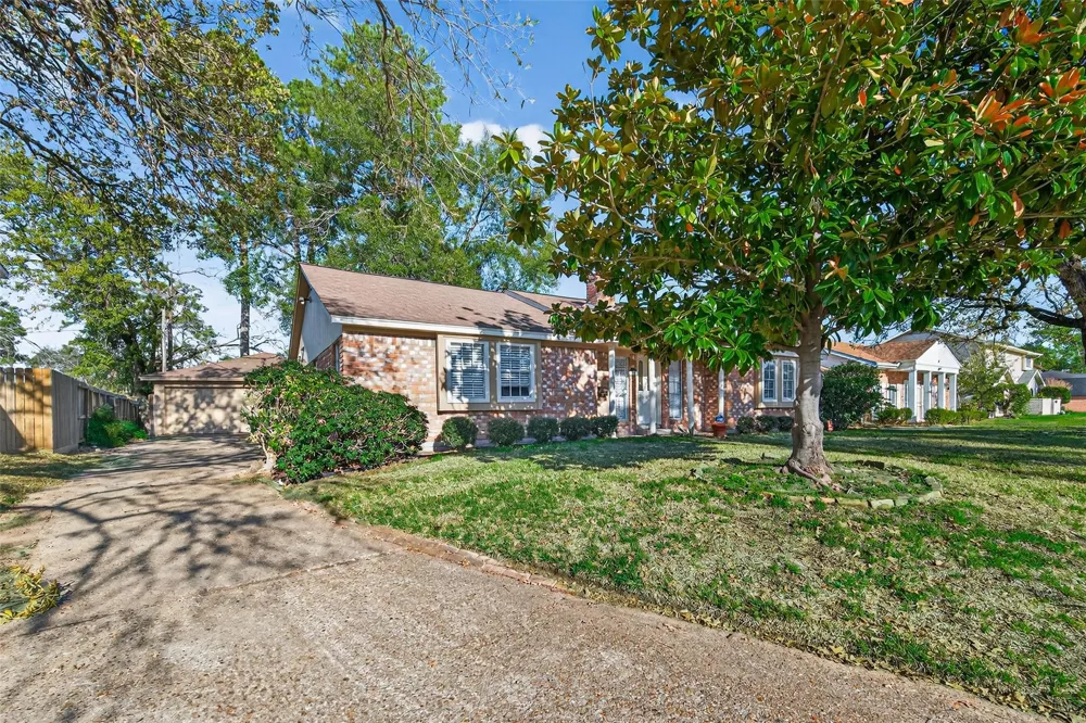 6038 Greenmont Drive Houston, TX 77092