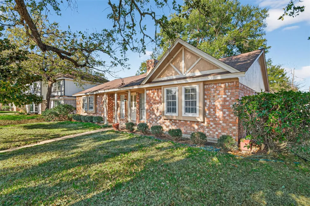 6038 Greenmont Drive Houston, TX 77092