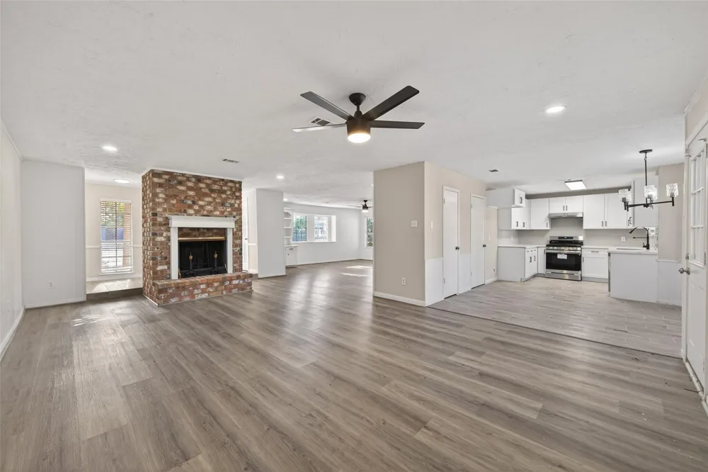 6038 Greenmont Drive Houston, TX 77092