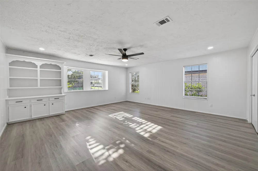 6038 Greenmont Drive Houston, TX 77092
