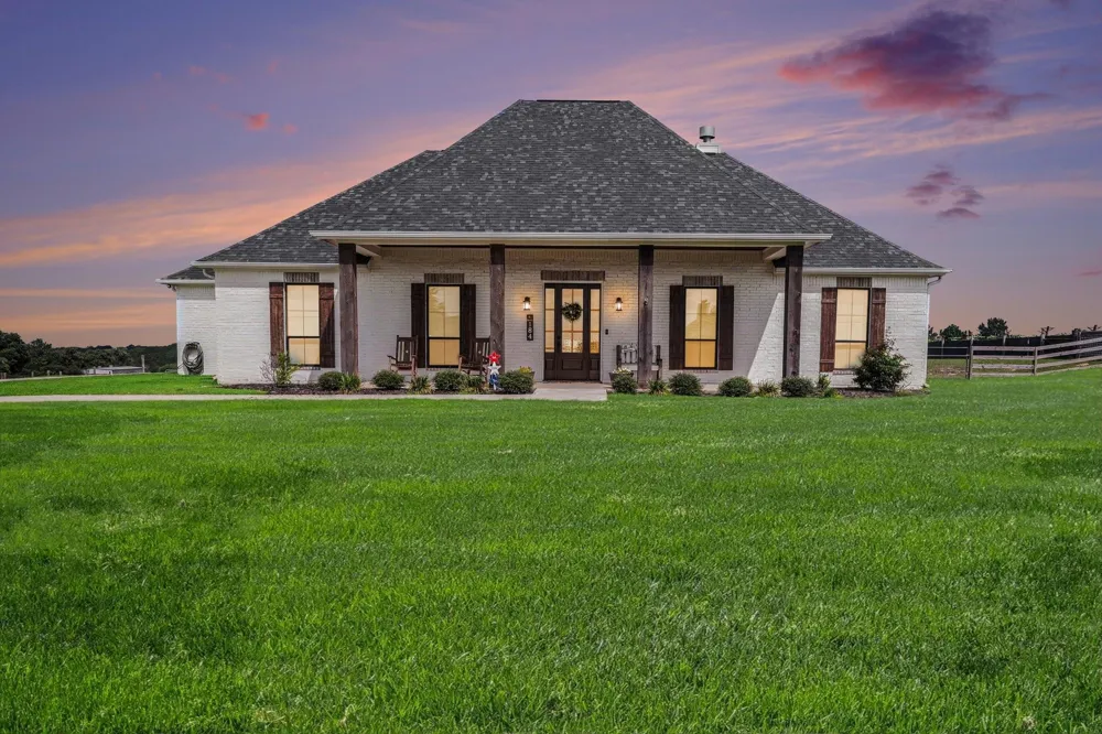 184 Randi Road Bellville, TX 77418