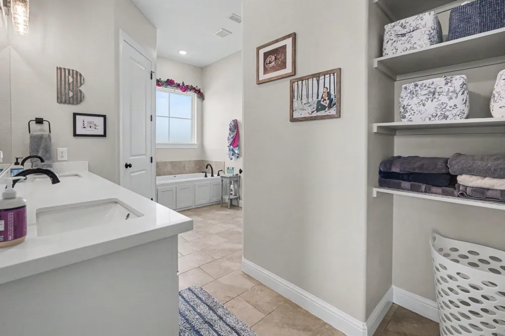 184 Randi Road Bellville, TX 77418