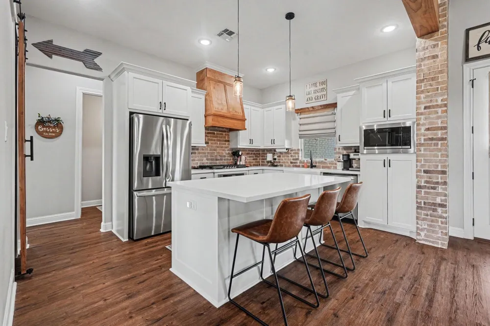 184 Randi Road Bellville, TX 77418
