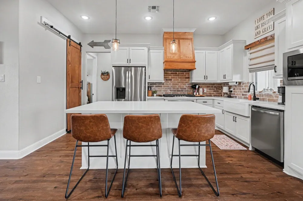 184 Randi Road Bellville, TX 77418