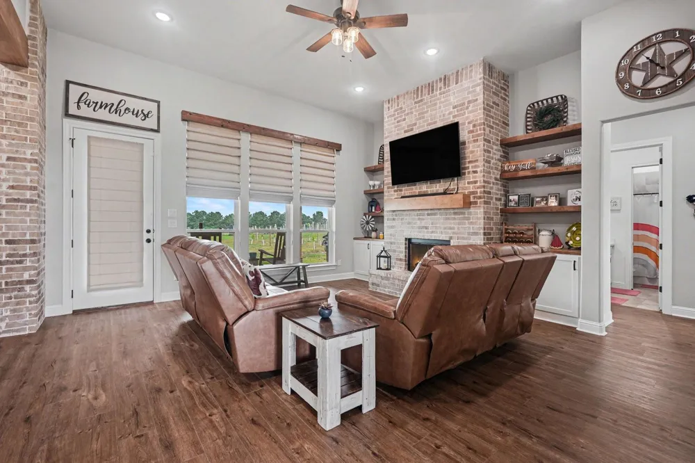 184 Randi Road Bellville, TX 77418