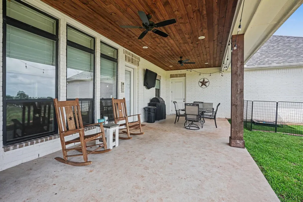 184 Randi Road Bellville, TX 77418