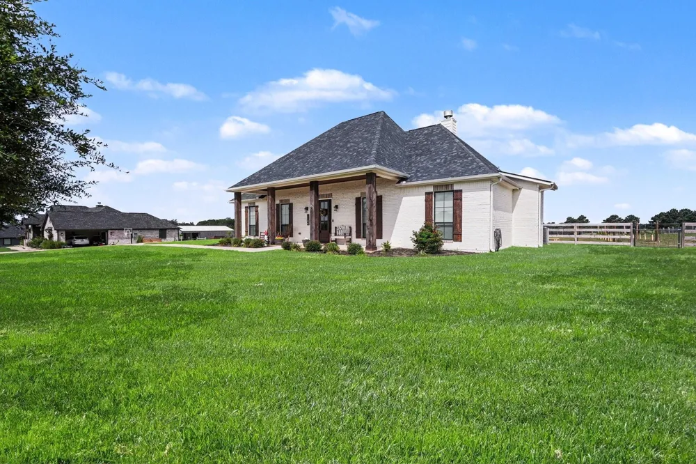 184 Randi Road Bellville, TX 77418