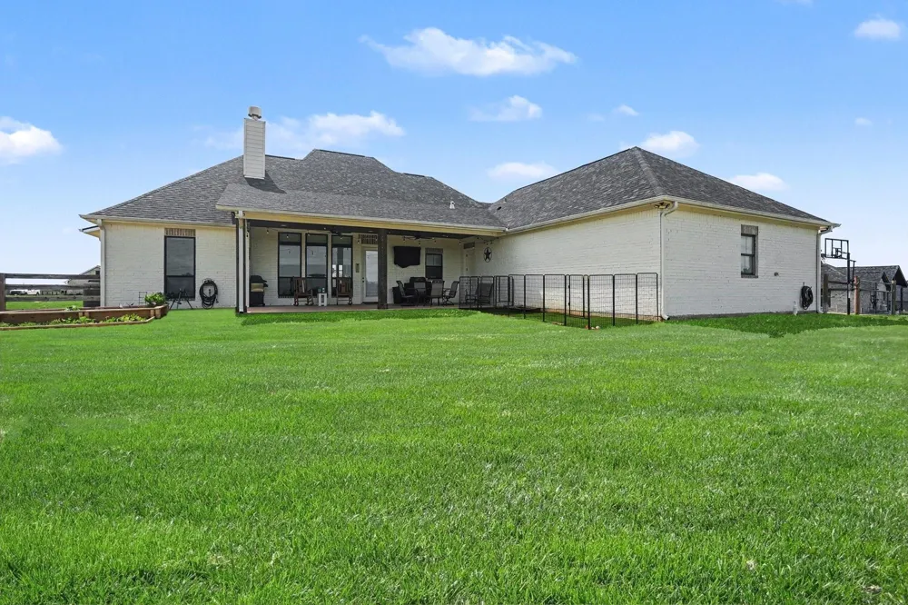 184 Randi Road Bellville, TX 77418