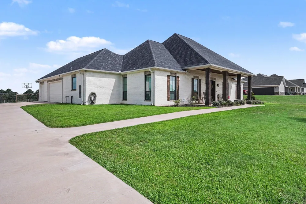 184 Randi Road Bellville, TX 77418