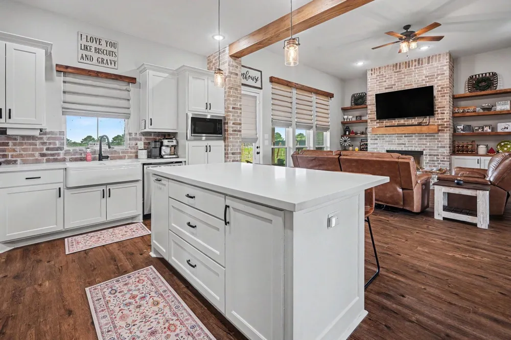 184 Randi Road Bellville, TX 77418